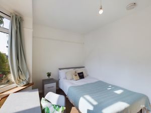 bed 1 - click for photo gallery